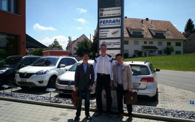 優(yōu)尼康負(fù)責(zé)人應(yīng)邀赴瑞士會晤Table Stable 公司CEO